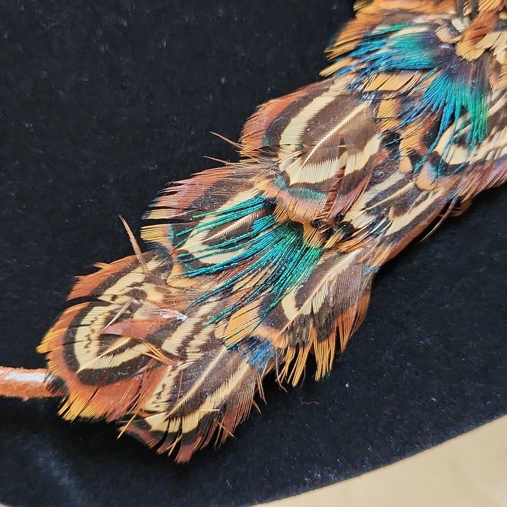 Real feather and leather choker necklace brown turquoise green white - Picture 2 of 9
